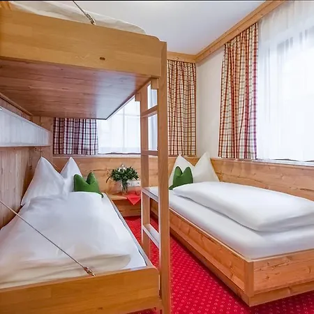 ゲストハウス Haus Am Dorfplatz フラッハウ