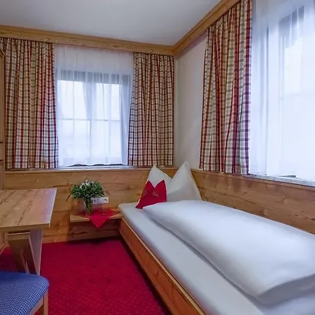 Haus Am Dorfplatz 3* フラッハウ