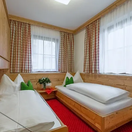Πανσιόν Haus Am Dorfplatz 3*